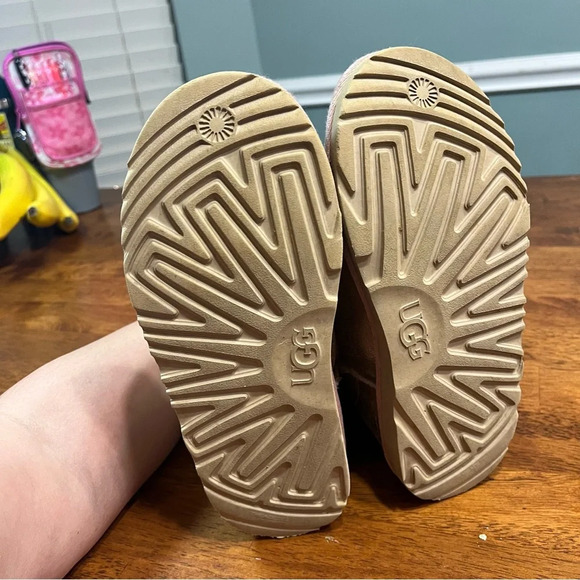 Ugg Pink Sparkle Classic boot size 4 girls - Picture 6 of 8